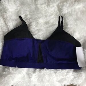 NWT 💜 FABLETICS BLACK/PURPLE MODERATE SUPPORT “SARITA” MOISTURE WICK SPORT BRA